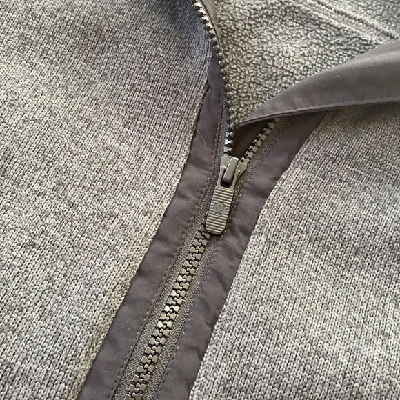 Lululemon grey black trim fleece jacket sz 4 - Picture 3 of 7